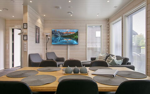 Himos Alppinotko 6 B: Meubilair, Interieur Ontwerp, Flooring, Hout, Verdieping, Plafond, Bankstel, Tafel, Woonkamer, Houten Vloer
