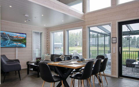Himos Alppinotko 6 B: Hout, Interieur Ontwerp, Plafond, Meubilair, Huis, Stoel, Hardwood, Lichte Inrichting, Woonkamer, Glas
