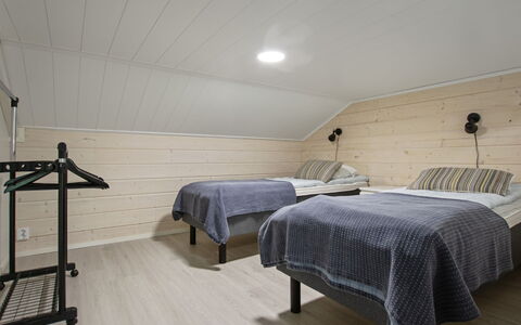 Himos Alppinotko 6 B: Flooring, Hout, Verdieping, Plafond, Interieur Ontwerp, Meubilair, Slaapkamer, Houten Vloer, Kamer, Bed