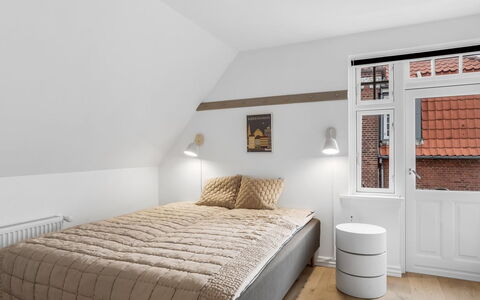 Alexi - 500M from the Sea: Bed, Interieur Ontwerp, Slaapkamer, Flooring, Muur, Verdieping, Meubilair, Hout, Plafond, Bedding