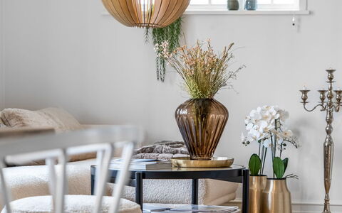 Alexi - 500M from the Sea: Meubilair, Interieur Ontwerp, Tafel, Bloempot, Vaas, Kamerplant, Eetkamer, Centerpiece, Woonkamer, Natuurlijk Materiaal
