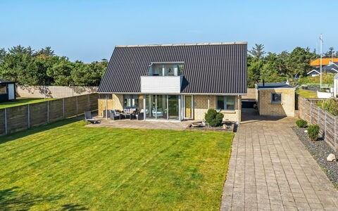 Isabel - 600M from the Sea: Thatching, Verblijf, Huis, Dak, Huis, Boerderij, Hut, Landgoed, Dorp