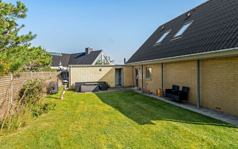 Isabel - 600M from the Sea: Thatching, Verblijf, Huis, Dak, Huis, Boerderij, Hut, Landgoed, Dorp