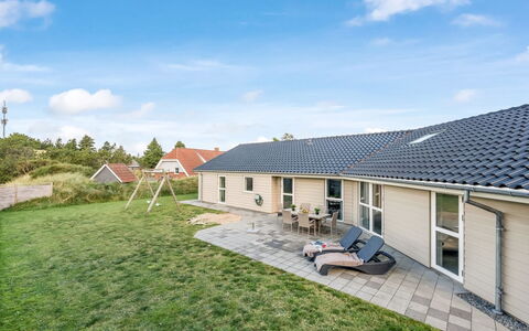 Elektra - 1.2Km from the Sea: Dak, Huis, Huis, Verblijf, Deur, Siding, Dek, Veranda, Plank, Hardwood