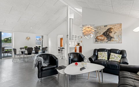 Elektra - 1.2Km from the Sea: Dak, Huis, Huis, Verblijf, Deur, Siding, Dek, Veranda, Plank, Hardwood