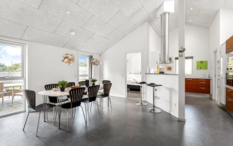 Elektra - 1.2Km from the Sea: Dak, Huis, Huis, Verblijf, Deur, Siding, Dek, Veranda, Plank, Hardwood