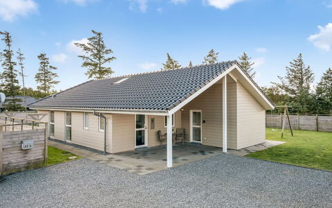 Elektra - 1.2Km from the Sea: Dak, Huis, Huis, Verblijf, Deur, Siding, Dek, Veranda, Plank, Hardwood