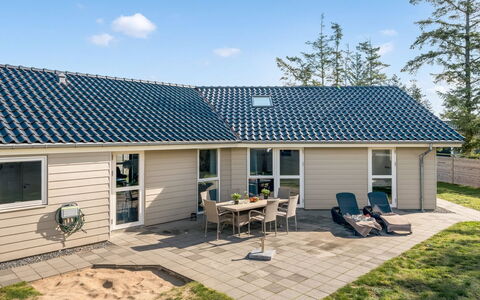 Elektra - 1.2Km from the Sea: Dak, Huis, Huis, Verblijf, Deur, Siding, Dek, Veranda, Plank, Hardwood