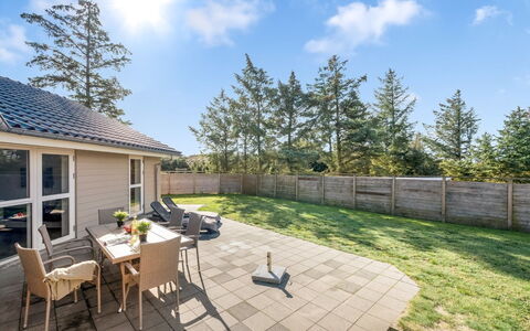 Elektra - 1.2Km from the Sea: Dak, Huis, Huis, Verblijf, Deur, Siding, Dek, Veranda, Plank, Hardwood