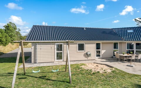 Elektra - 1.2Km from the Sea: Dak, Huis, Huis, Verblijf, Deur, Siding, Dek, Veranda, Plank, Hardwood