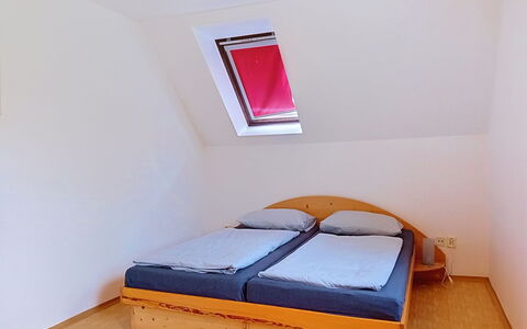 Green Valley Park Stárkov 10: Hout, Slaapkamer, Meubilair, Verdieping, Bed, Flooring, Interieur Ontwerp, Bed Frame, Laken, Bedding