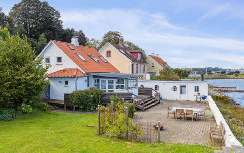 Thermund - 5M from the Sea: Hout, Huis, Veranda, Dek, Hardwood, Dak, Beits, Houten Vloer, Eco Hotel