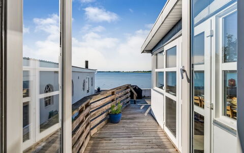 Thermund - 5M from the Sea: Hout, Huis, Veranda, Dek, Hardwood, Dak, Beits, Houten Vloer, Eco Hotel