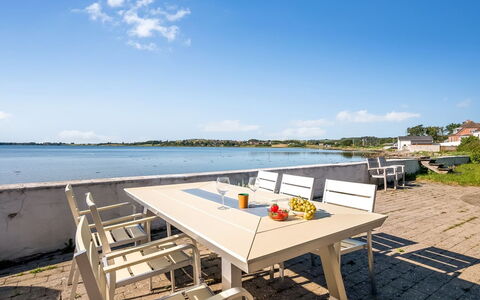 Thermund - 5M from the Sea: Hout, Huis, Veranda, Dek, Hardwood, Dak, Beits, Houten Vloer, Eco Hotel
