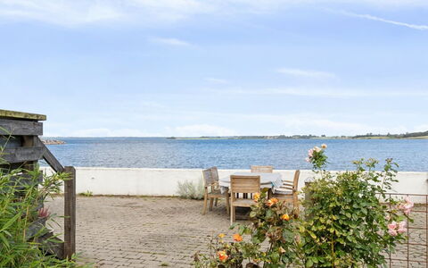 Thermund - 5M from the Sea: Hout, Huis, Veranda, Dek, Hardwood, Dak, Beits, Houten Vloer, Eco Hotel