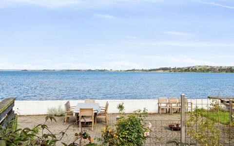 Thermund - 5M from the Sea: Hout, Huis, Veranda, Dek, Hardwood, Dak, Beits, Houten Vloer, Eco Hotel