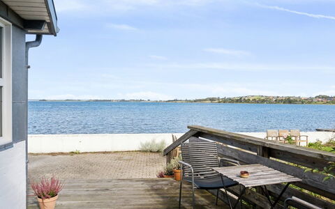 Thermund - 5M from the Sea: Hout, Huis, Veranda, Dek, Hardwood, Dak, Beits, Houten Vloer, Eco Hotel