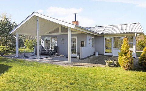 Frido - 500M from the Sea: Dak, Huis, Huis, Verblijf, Deur, Veranda, Landgoed, Siding, Schaduw, Gazon