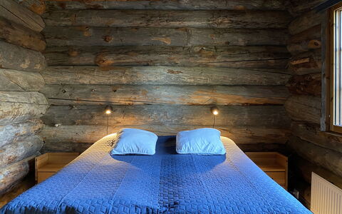 Kuusi-Ruka 6: Hout, Slaapkamer, Interieur Ontwerp, Flooring, Verdieping, Bed, Laken, Bedding, Linens, Plafond