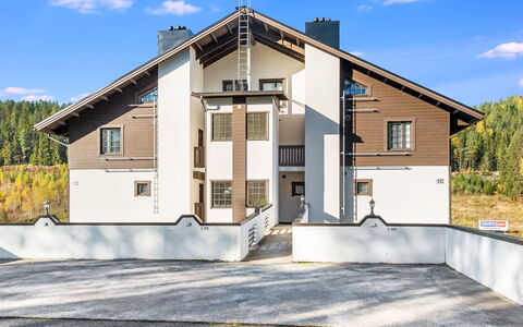 Tahkonkehto: Buitenmeubels, Struik, Huis, Buitentafel, Meubilair, Huis, Tuin, Gazon, Backyard, Landgoed