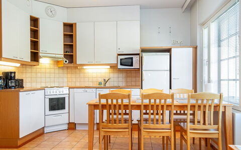 Tahkonkehto: Buitenmeubels, Struik, Huis, Buitentafel, Meubilair, Huis, Tuin, Gazon, Backyard, Landgoed
