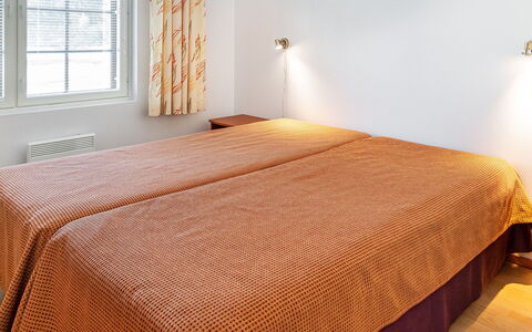 Tahkonkehto: Buitenmeubels, Struik, Huis, Buitentafel, Meubilair, Huis, Tuin, Gazon, Backyard, Landgoed