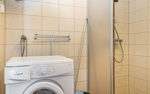 Tahkonkehto: Buitenmeubels, Struik, Huis, Buitentafel, Meubilair, Huis, Tuin, Gazon, Backyard, Landgoed