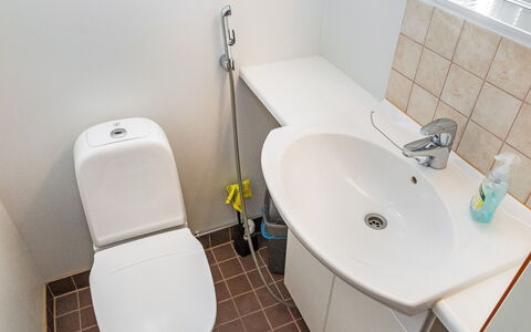 Tahkonkehto: Buitenmeubels, Struik, Huis, Buitentafel, Meubilair, Huis, Tuin, Gazon, Backyard, Landgoed