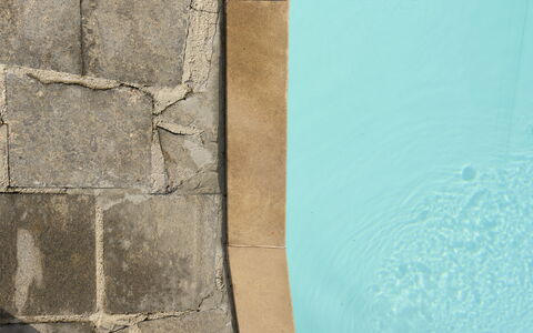 Borgo Dolciano: Water, Hout, Rechthoek, Beige, Weg Oppervlak, Tinten En Schaduwen, Samengesteld Materiaal, Steen, Patroon