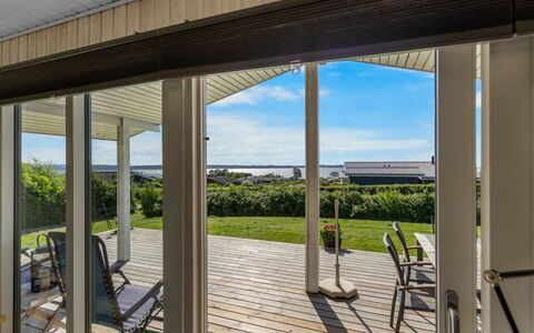 Dorathea - 360M from the Sea: Blauw, Struik, Verblijf, Groundcover, Tuin, Landgoed, Schaduw, Landscaping, Boerderij, Eco Hotel
