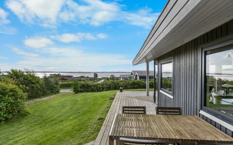 Dorathea - 360M from the Sea: Blauw, Struik, Verblijf, Groundcover, Tuin, Landgoed, Schaduw, Landscaping, Boerderij, Eco Hotel