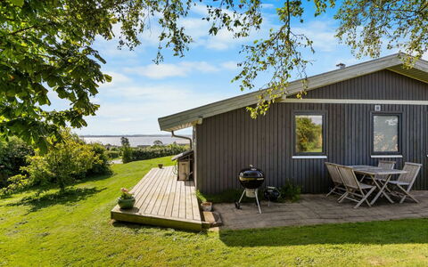 Dorathea - 360M from the Sea: Blauw, Struik, Verblijf, Groundcover, Tuin, Landgoed, Schaduw, Landscaping, Boerderij, Eco Hotel