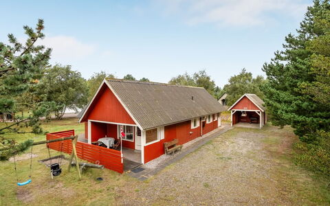 Knud - 2.5Km from the Sea: Dak, Huis, Huis, Verblijf, Deur, Siding, Dek, Veranda, Plank, Hardwood