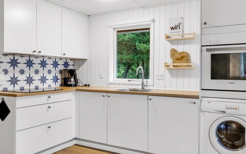 Knud - 2.5Km from the Sea: Dak, Huis, Huis, Verblijf, Deur, Siding, Dek, Veranda, Plank, Hardwood