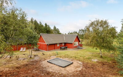 Knud - 2.5Km from the Sea