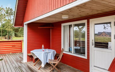 Knud - 2.5Km from the Sea