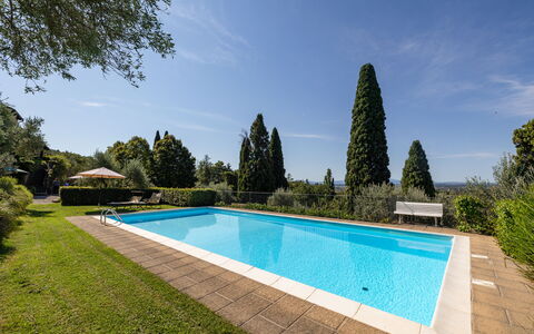 Villa Delle Rose: Water, Wolk, Lucht, Fabriek, Zwembad, Azure, Boom, Zwemwater, Vrije Tijd, Gras