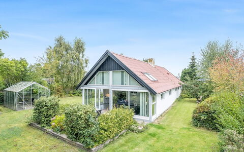 Frida - 125M from the Sea: Hout, Meubilair, Appartement, Kamer, Plafond, Beits, Stoel, Hardwood, Vernis, Timmerhout