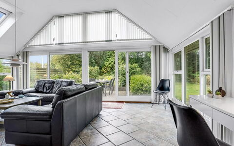 Frida - 125M from the Sea: Hout, Meubilair, Appartement, Kamer, Plafond, Beits, Stoel, Hardwood, Vernis, Timmerhout