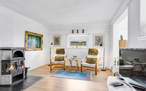 Frida - 125M from the Sea: Hout, Meubilair, Appartement, Kamer, Plafond, Beits, Stoel, Hardwood, Vernis, Timmerhout