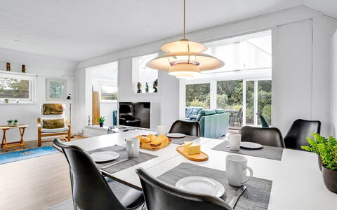 Frida - 125M from the Sea: Hout, Meubilair, Appartement, Kamer, Plafond, Beits, Stoel, Hardwood, Vernis, Timmerhout