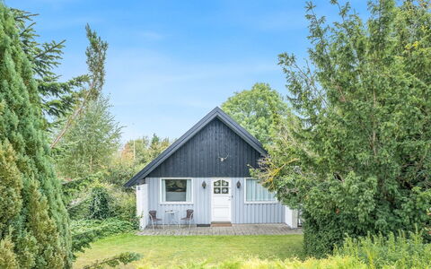 Frida - 125M from the Sea: Hout, Meubilair, Appartement, Kamer, Plafond, Beits, Stoel, Hardwood, Vernis, Timmerhout