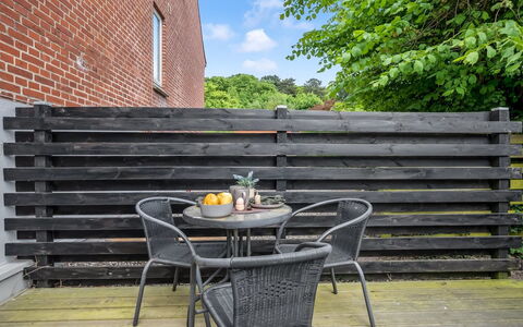 Anetta - 300M from the Sea: Hout, Huis, Veranda, Dek, Hardwood, Dak, Beits, Houten Vloer, Eco Hotel