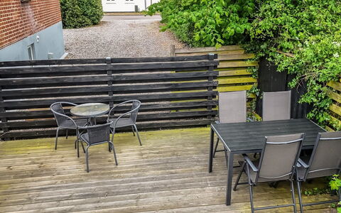 Anetta - 300M from the Sea: Hout, Huis, Veranda, Dek, Hardwood, Dak, Beits, Houten Vloer, Eco Hotel