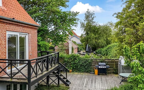 Anetta - 300M from the Sea: Hout, Huis, Veranda, Dek, Hardwood, Dak, Beits, Houten Vloer, Eco Hotel