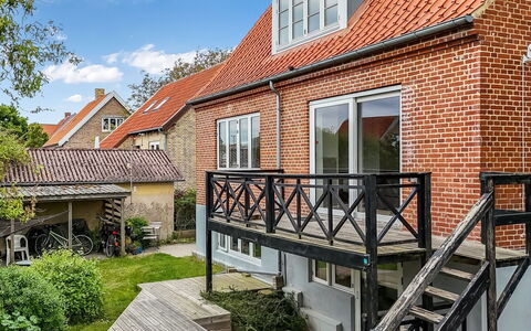 Anetta - 300M from the Sea: Hout, Huis, Veranda, Dek, Hardwood, Dak, Beits, Houten Vloer, Eco Hotel