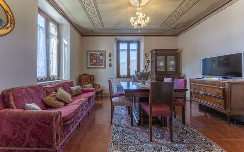 Orazio Liberty House,Lunigiana, Nature: Meubilair, Eigendom, Fotolijst, Gebouw, Tafel, Bankstel, Cabinetry, Purper, Hout, Verlichting
