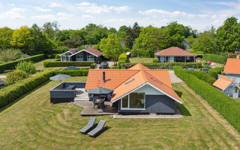 Bessi - 200M from the Sea: Meubilair, Interieur Ontwerp, Flooring, Verdieping, Plafond, Kamer, Stoel, Tafel, Appartement, Keuken En Eettafel