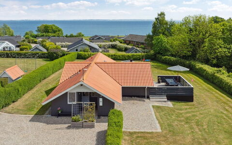 Bessi - 200M from the Sea: Meubilair, Interieur Ontwerp, Flooring, Verdieping, Plafond, Kamer, Stoel, Tafel, Appartement, Keuken En Eettafel