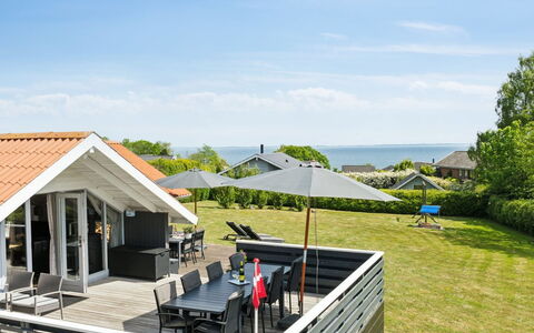 Bessi - 200M from the Sea: Meubilair, Interieur Ontwerp, Flooring, Verdieping, Plafond, Kamer, Stoel, Tafel, Appartement, Keuken En Eettafel